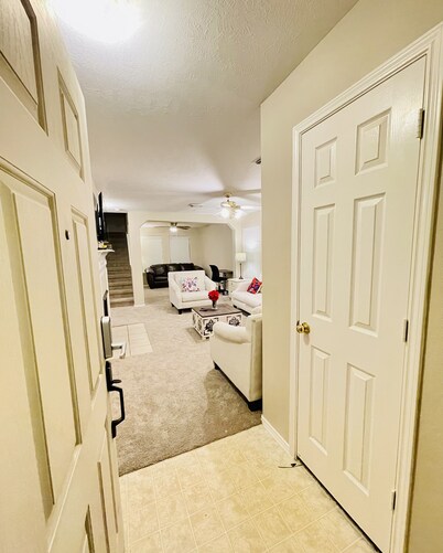 Spacious 3BR in Rosenberg | w/ 30-Day Discounts! 45 mins from FIFA stadium
