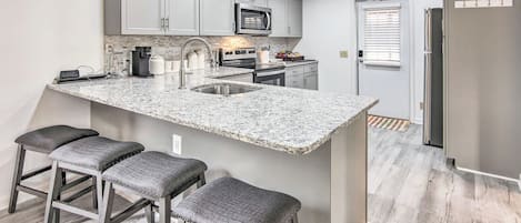Fridge, microwave, stovetop, dishwasher
