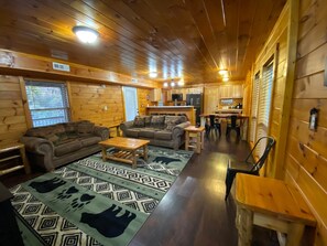 Televisión y chimenea 