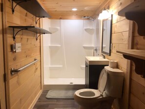Bathtub, hair dryer - Secluded 1 bd 2 bath cabin with Great View (Sevier County)