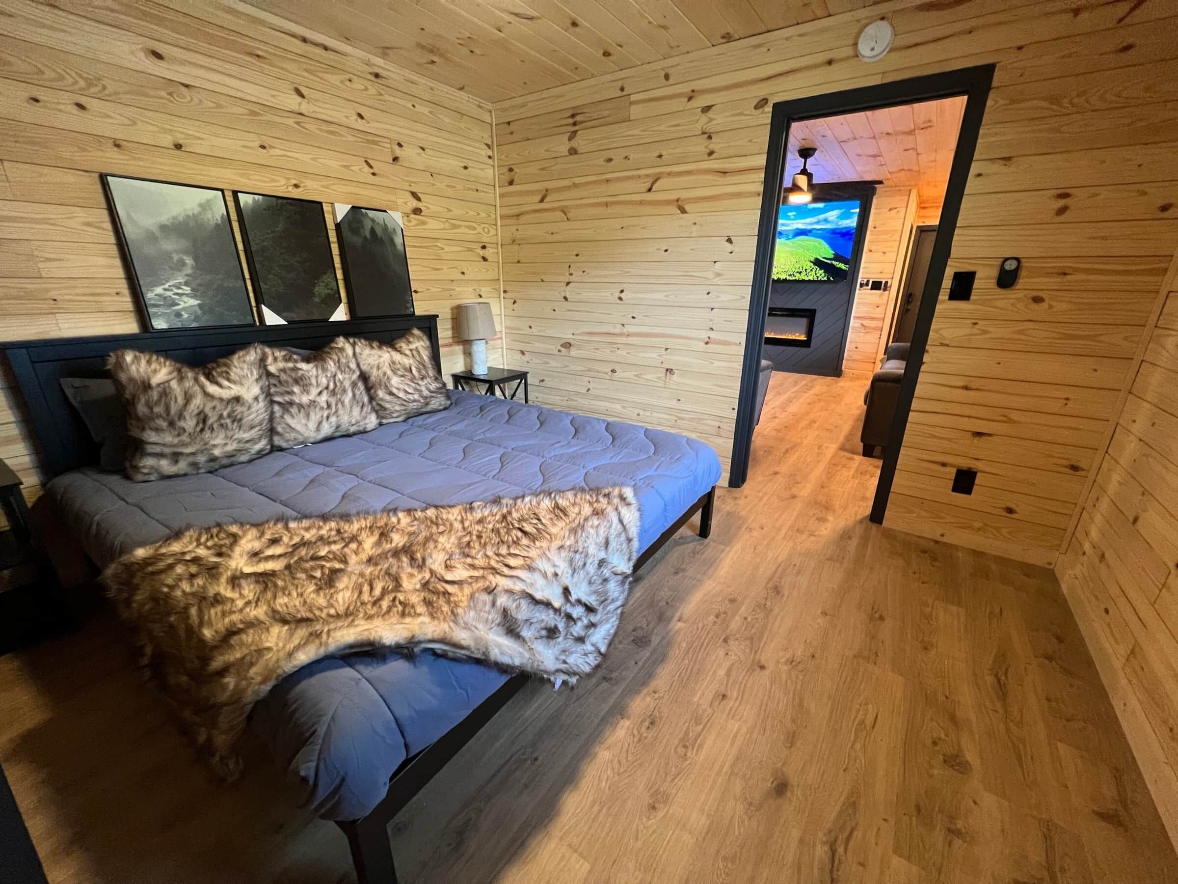 Iron/ironing board, cribs/infant beds, travel crib, WiFi