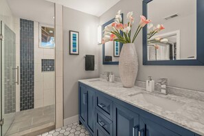 Shower, hair dryer, towels - Pili Mai 10 I: Luxury Resort-Style Condo, Pool+Spa (Koloa)