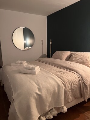 3 bedrooms, in-room safe, desk, iron/ironing board