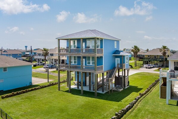 Exterior - Birds Eye View - Brand new home, close to beach, amazing views! (Crystal Beach)