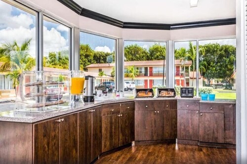 Econo Lodge Inn & Suites Florida City