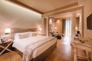 Deluxe Double Room, 1 Katil Raja (King) | Dilengkapkan perabot secara berasingan, meja, ruang kerja komputer riba 
