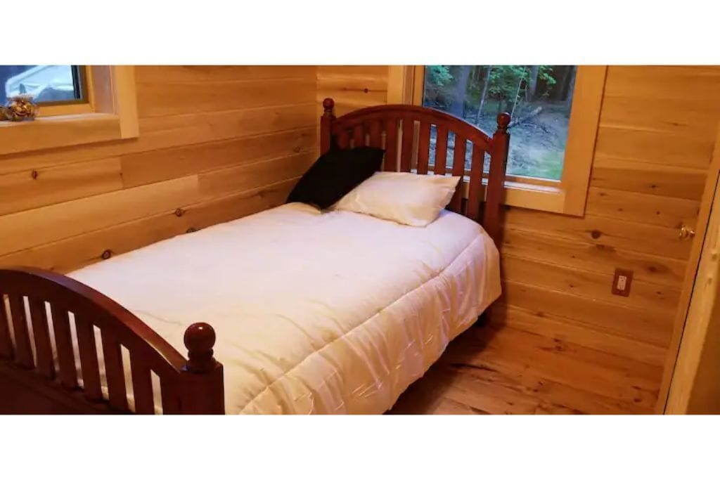 3 室のベッドルーム、WiFi (無料)、ベッドシーツ