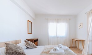 5 Schlafzimmer, Schreibtisch, Bügeleisen/Bügelbrett, kostenloses WLAN
