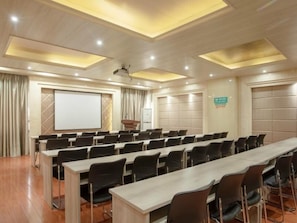 A conference room with long tables and chairs, a projector, and a whiteboard. - Greentree Inn Anhui Hefei South High-speed Rail Station Fanhua Avenue Haiheng Express Hotel (Hefei)