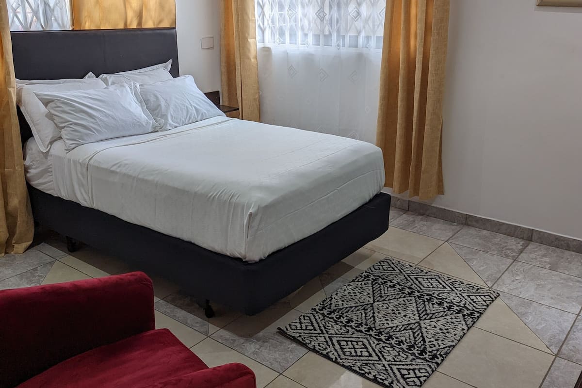 Desk, laptop workspace, iron/ironing board, free WiFi