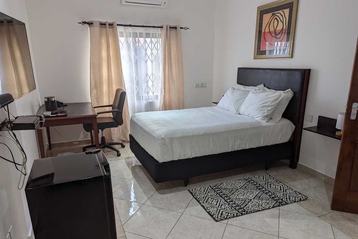 Desk, laptop workspace, iron/ironing board, free WiFi