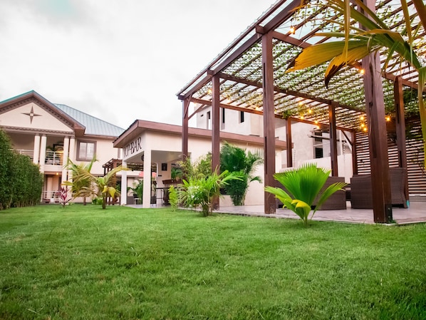 Exterior - KoKo Palm Inn (Accra)