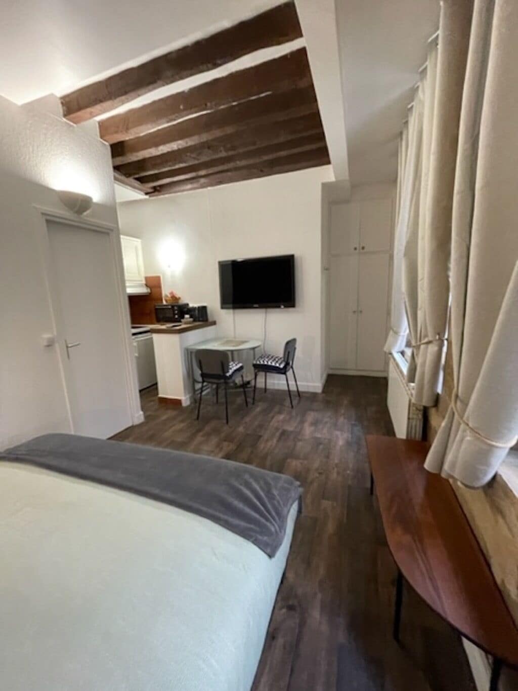 Iron/ironing board, free WiFi, bed sheets