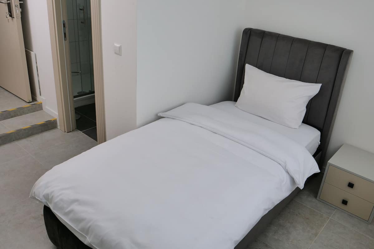 Quarto solteiro básico | Wi-Fi de cortesia