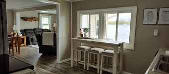 Lake Haven Cottage • Fun Summer Get Away! fishing and kayaks! 