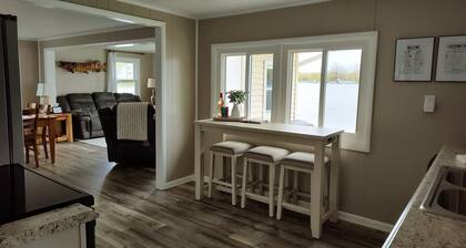 Lake Haven Cottage • Fun Summer Get Away! fishing and kayaks!