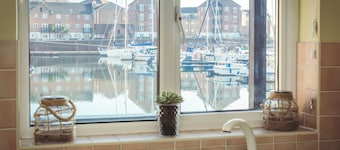 Waters Edge - stylish house with glorious marina views