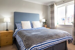 3 bedrooms, desk, iron/ironing board, travel cot - Waters Edge - stylish house with glorious marina views (Eastbourne)