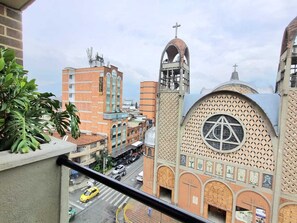 Standard Studio | Street view - Origen Local Suites (Medellín)