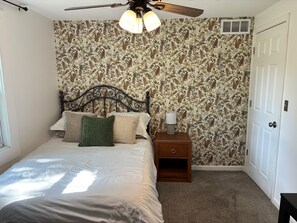 3 bedrooms, desk, iron/ironing board, travel cot