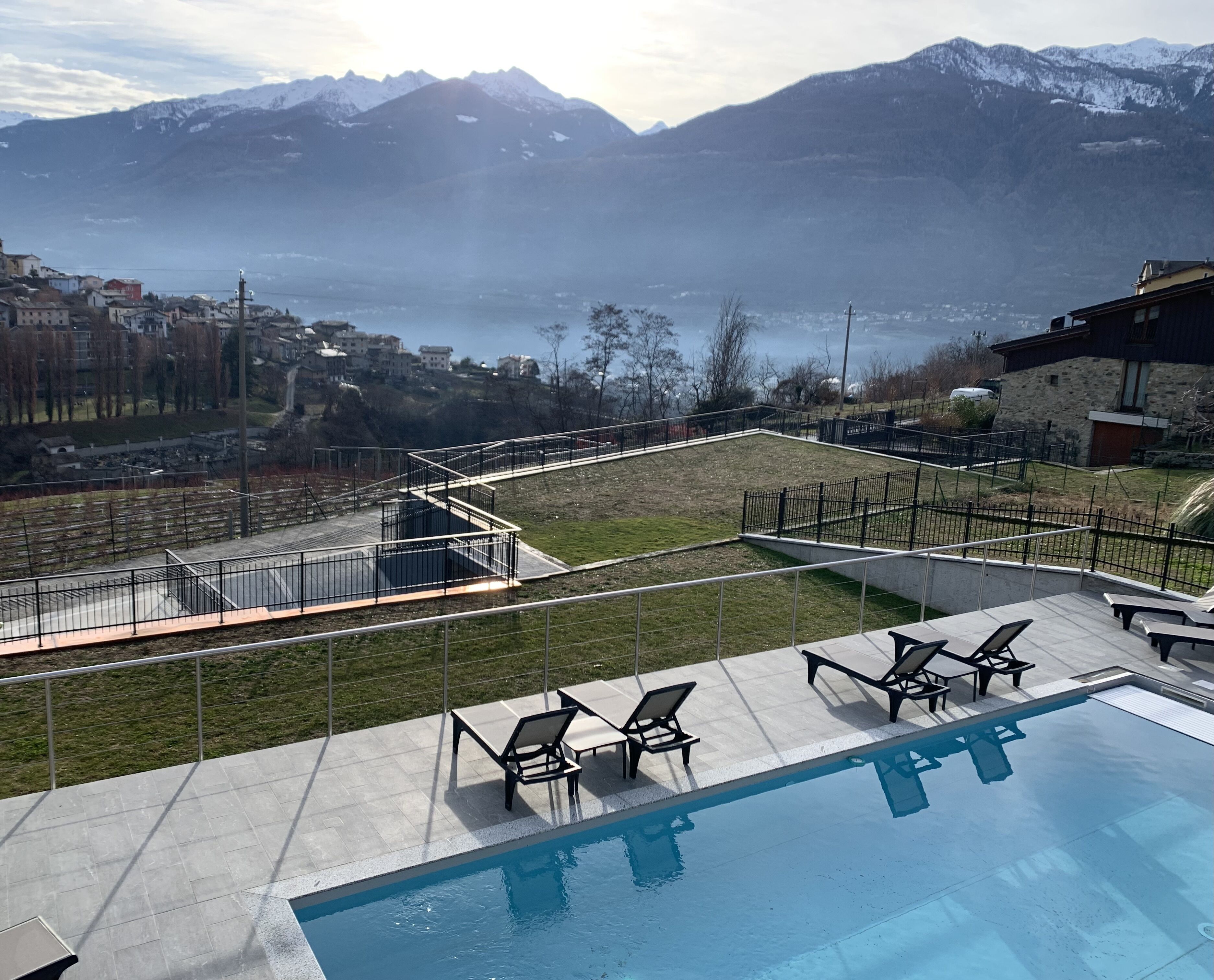 Piscina coperta, piscina all'aperto, con ingresso 24 ore su 24, lettini