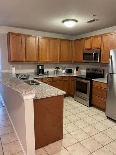 Dream Haven - 2BR/2BA - free parking on premises.