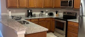 Dream Haven - 2BR/2BA - free parking on premises.