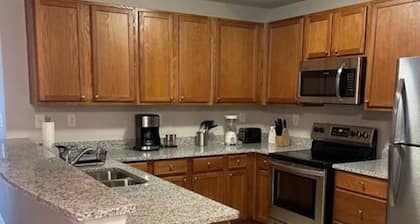 Dream Haven - 2BR/2BA - free parking on premises.