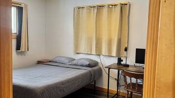 2 bedrooms, desk, iron/ironing board, free WiFi