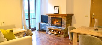 Moderno apartamento con chimenea