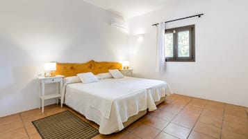 3 slaapkamers, een strijkplank/strijkijzer, gratis wifi, beddengoed