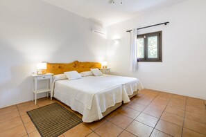 3 عدّة غرف نوم ومكواة/لوح كي وواي فاي مجانًا وملاءات أسرّة