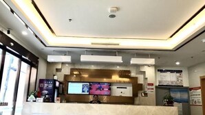 A hotel reception area with a marble counter, a digital screen, and a signboard. - Greentree Inn Fuzhou Linchuan Yizhong (Fuzhou)