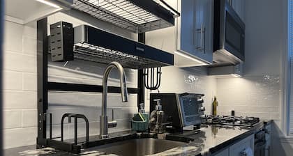 Elegant Modern and Spacious Loft Studio w/ King Bed