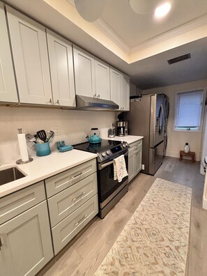 Fridge, microwave, oven, stovetop - Waterfront Longboat Key Retreat With Dream Views (Longboat Key)