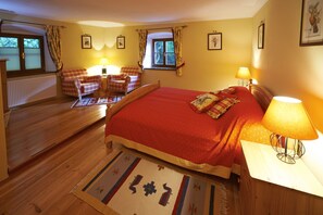 2 多间卧室、客房内保险箱、免费 WiFi、床单