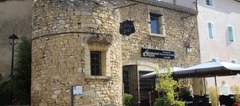 Les Arcades, a quiet corner