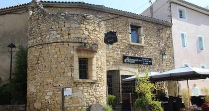 Les Arcades, a quiet corner