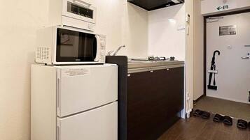 Fridge, microwave, stovetop, cookware/dishes/utensils