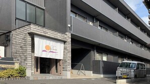 A modern building with a sign for 'Yutori Hotel' on the ground floor. - Homey w/ 1BR in Onomichi for 3 Ppl (Onomichi)