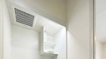 Fridge, microwave, stovetop, cookware/dishes/utensils