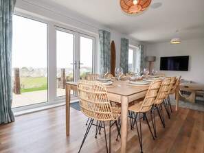 Cottage | Dining