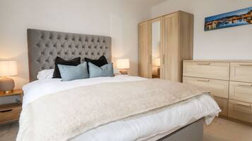 5 bedrooms, individually decorated, individually furnished, free WiFi