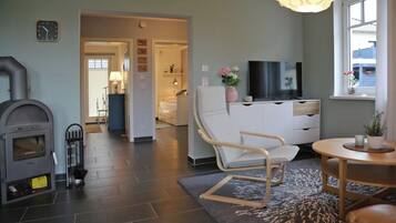 TV, fireplace, DVD player