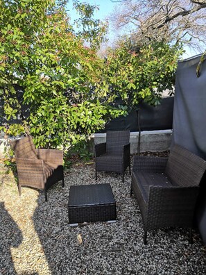 Terrace/patio - Charming little Provencal country house with garden and private pool (Pont-Saint-Esprit)
