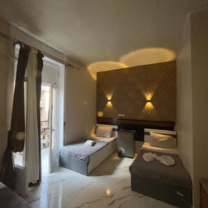 Design Quadruple Room, Multiple Beds | Egyptian cotton sheets, premium bedding, individually decorated