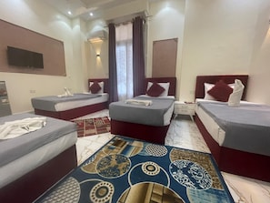 Deluxe Quadruple Room | Egyptian cotton sheets, premium bedding, individually decorated - Hotel New One (Cairo)