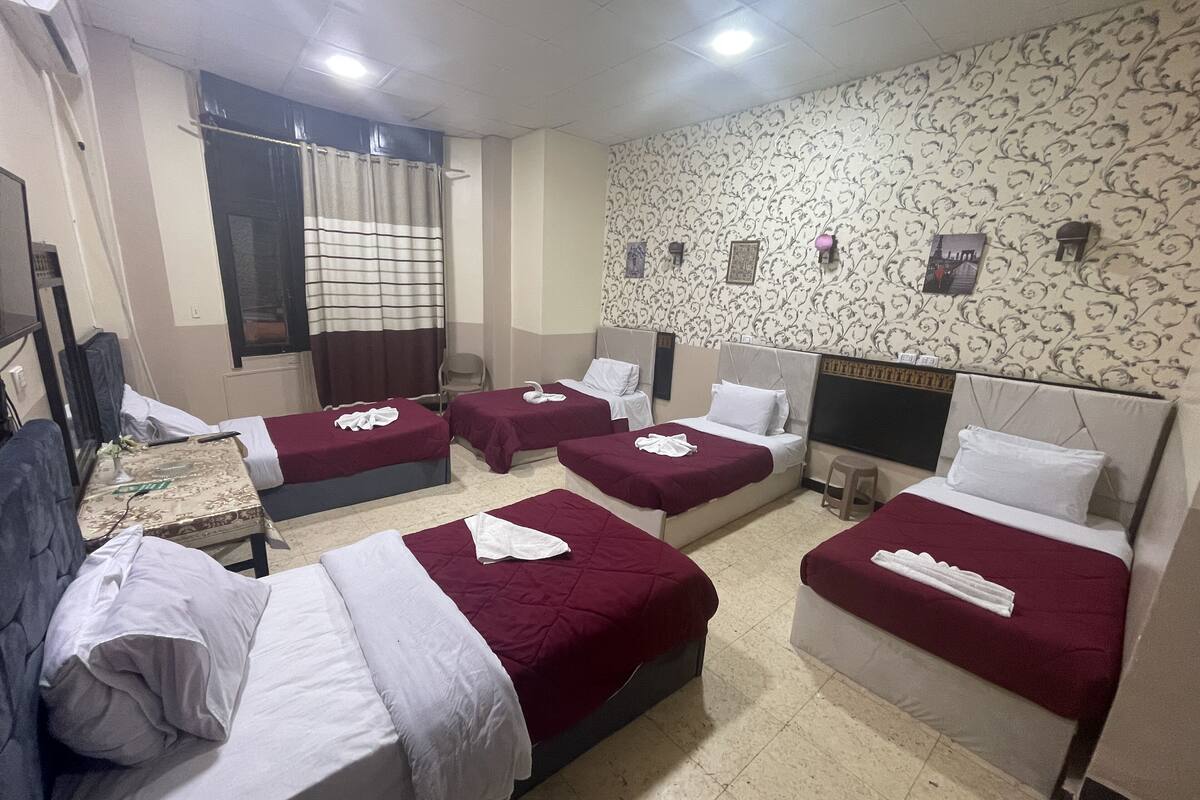 Family Room | Egyptian cotton sheets, premium bedding, soundproofing, WiFi (free)