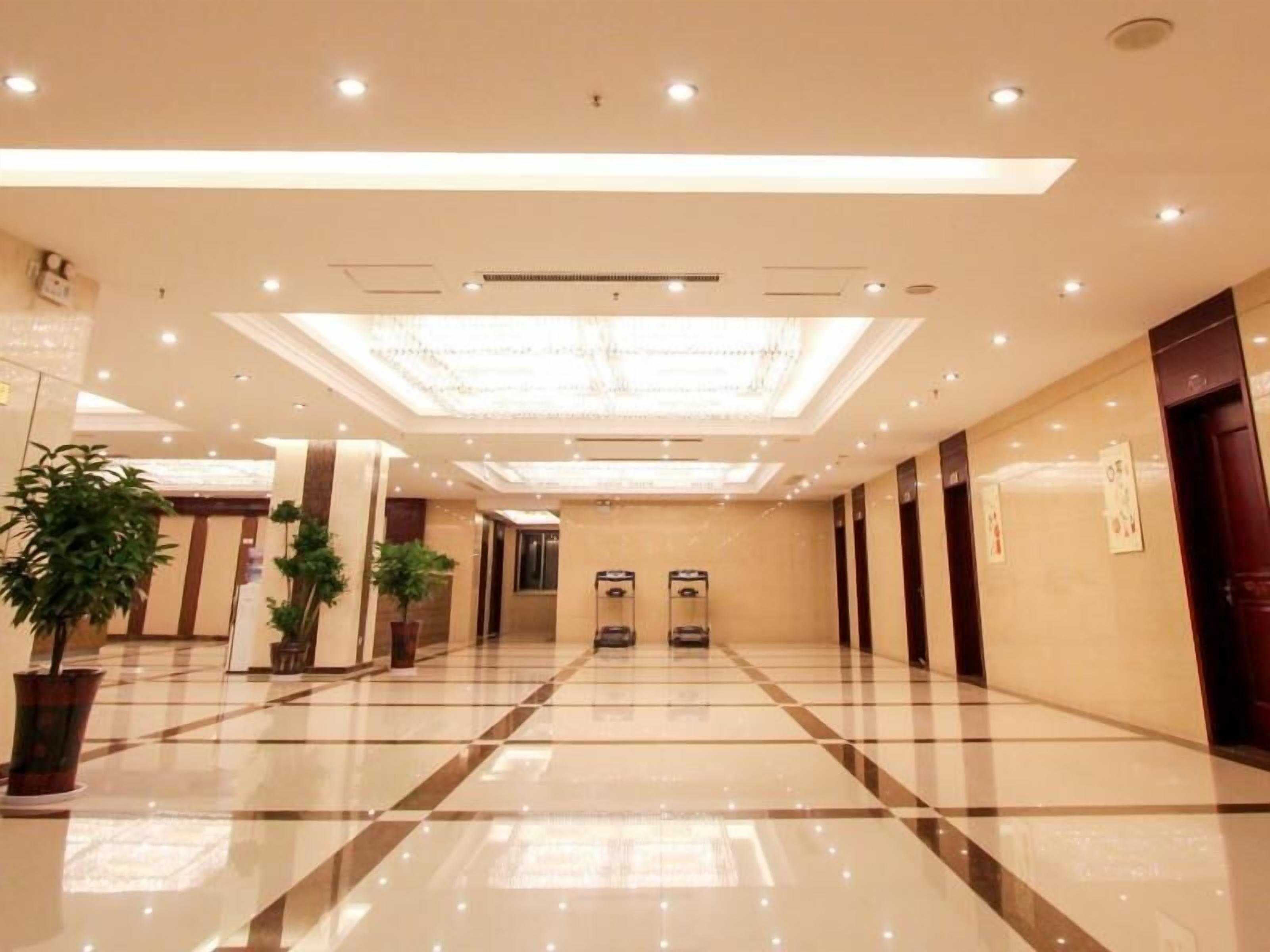 المنشأة من الداخل