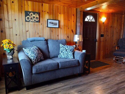 Old Miller Farm - Cozy Country Home